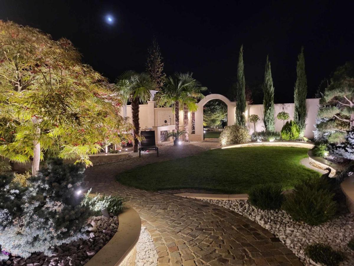 Sika Royal Garden & * Arad