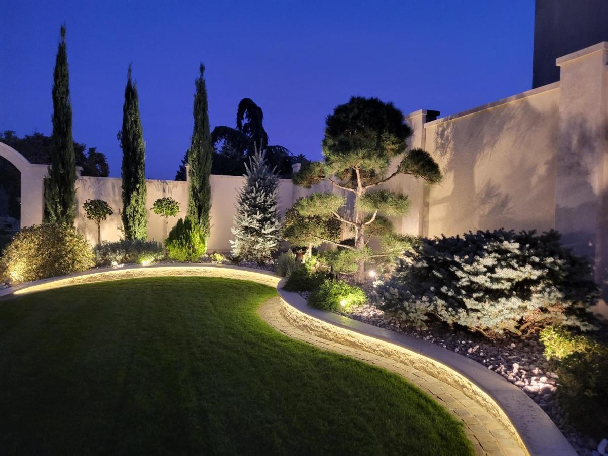 Apartment Sika Royal Garden &