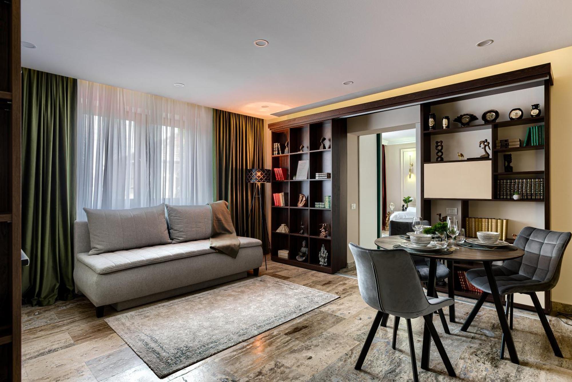 Apartment Sika Royal Garden & *